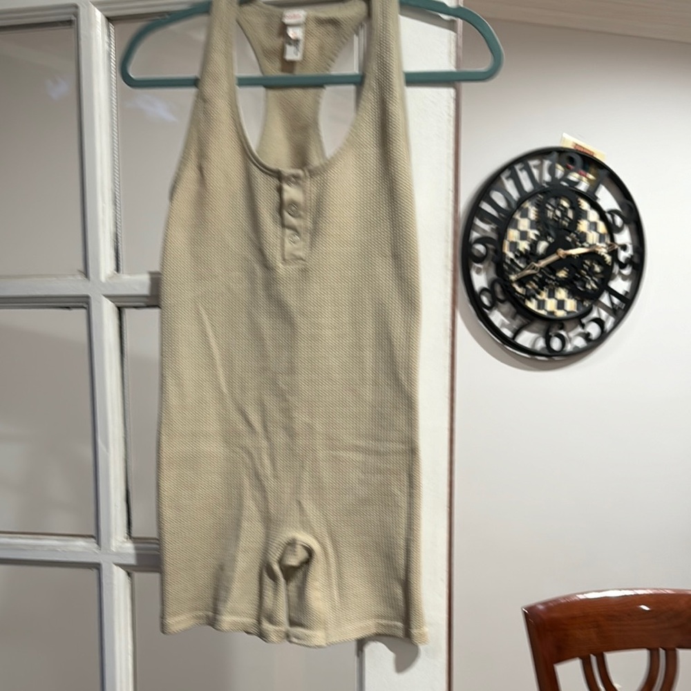 Colsie Beige Checkered Sleeveless Romper size m